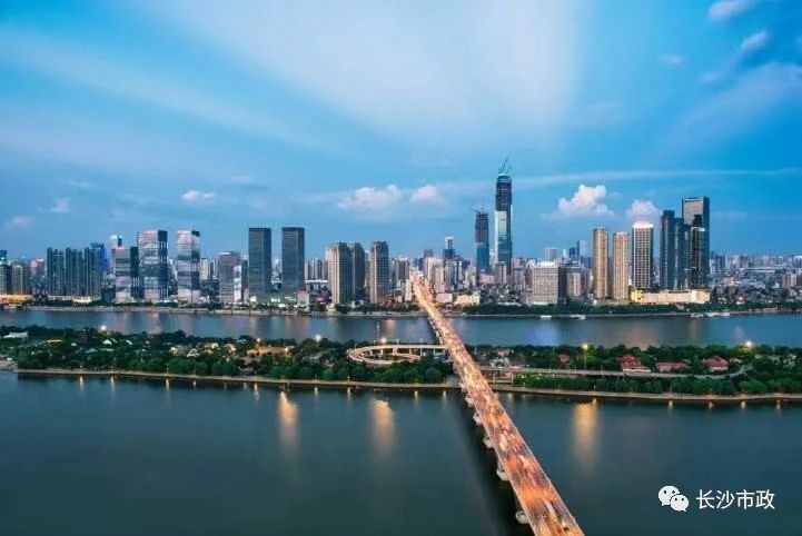 以城市，見未來(lái)；與城市，共成長(zhǎng)